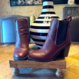 Merona boot in a brown red in size 8